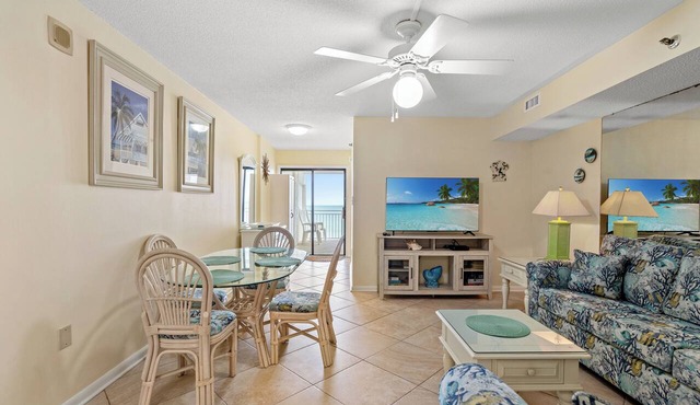 Oceanfront Condo with indoor pool + Free Attraction Tickets!