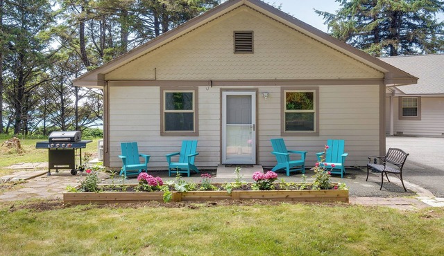 Oceanfront Smith River Cottage: Beach Access!