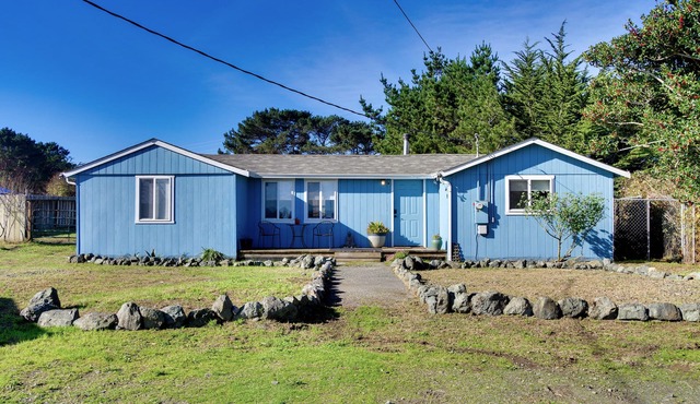 Peaceful Arcata Getaway - Walk to the Beach!