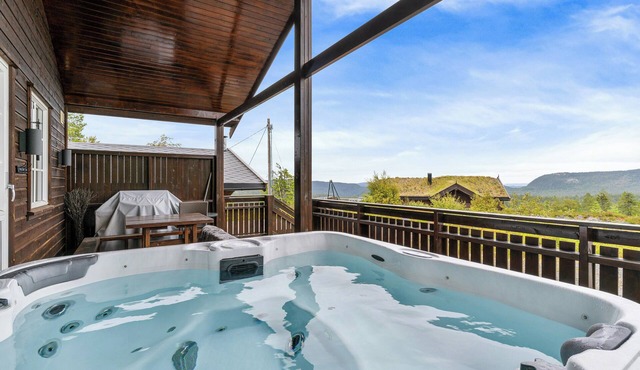 Peaceful cabin with view and jacuzzi at Blefjell