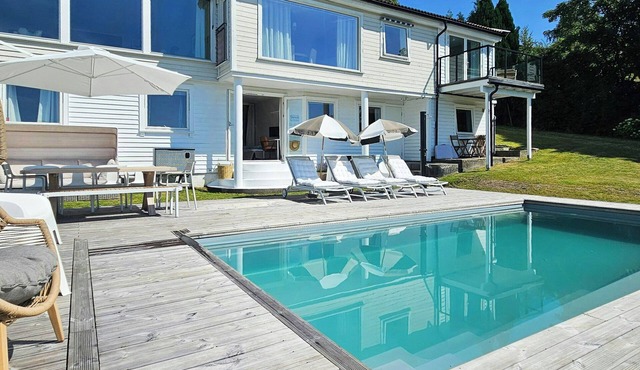 Pool and views near Dyreparken in Kristiansand