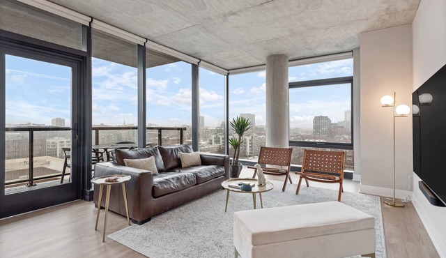 Prime West Loop 2BR Apts + Event Convenience
