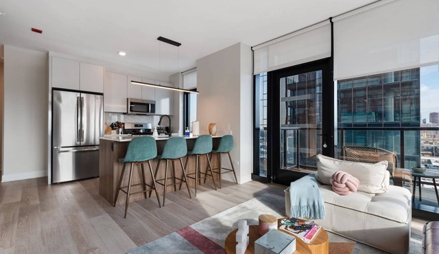 Prime West Loop 2BR Duo + Enjoy Unique Gatherings