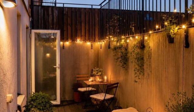 Privat terrass T-bana över gatan Plats för 4