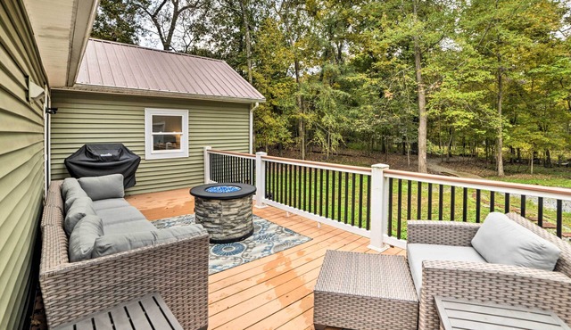 Private Dock & Lake Access: Benton Family Home