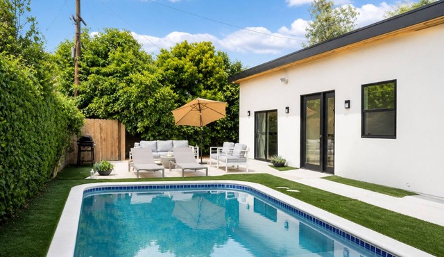 Private Pool Oasis Bright 3BR Getaway