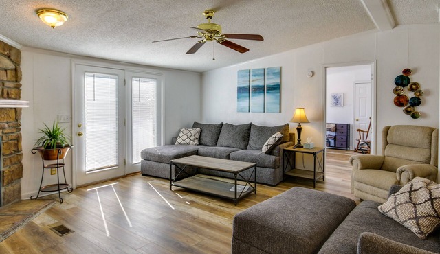 Prosperity Vacation Rental ~ 1 Mi to Lake Murray!