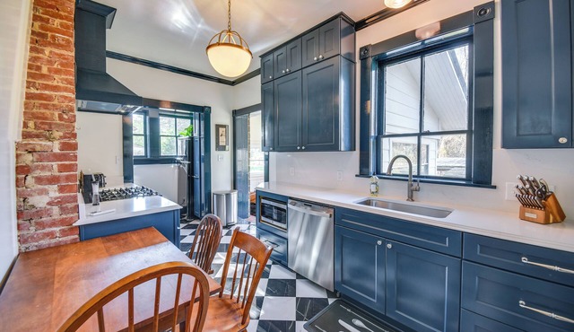 Radiant Gloucester House w/Private Porch!