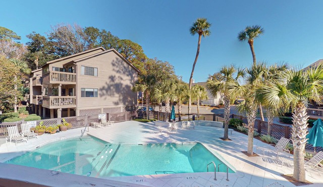 Recently updated, steps to the beach and The Dunes House Restaurant!