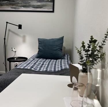 Rentalux Hostel - Modern Comfort, Single Rooms