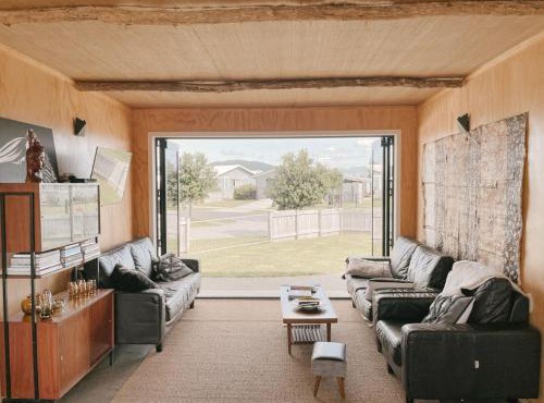 Retro Style Beach Retreat - Matarangi Holiday Unit