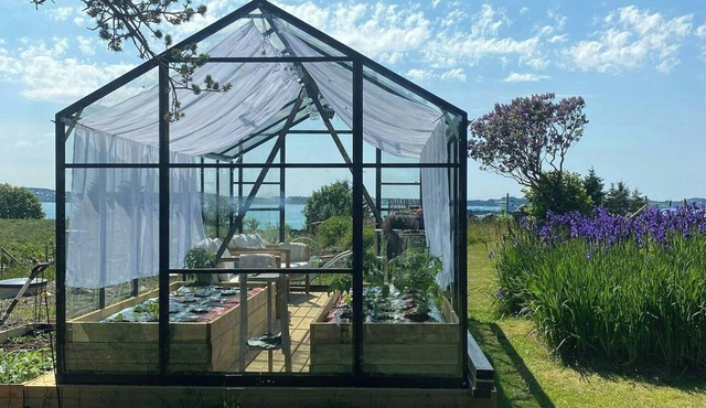 Romantic country cabin with fjord views on Åmøy