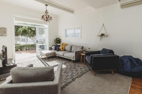Ropiha Retreat - close to Fitzroy Beach paradise