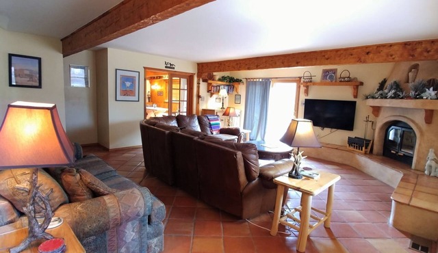 Running Bear River Lodge - Pet Friendly - 9 Bedroom Home - In Town - On The Rive