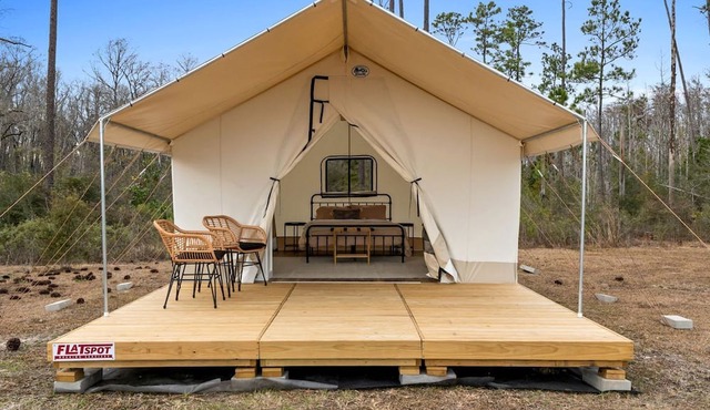 Rustic Lakefront Glamping Under the Stars with River Accesss & Kayaking in Wewahitchka, Florida