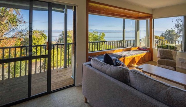 Sea La Vie in sunny Nelson