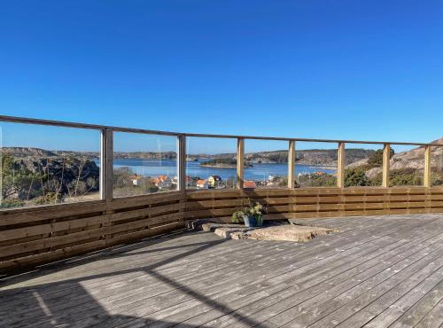 Seafront with Terrific View by AJF Dream Living