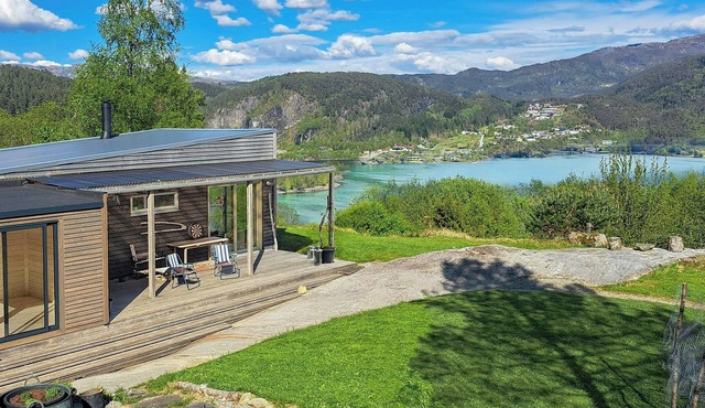 Self-built cabin with views over Leirvik