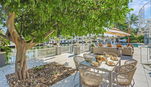 Solara: Waterfront Estate, Pool, Dock, Private Guest Suite