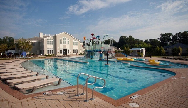 Spacious 2 BR | The Colonies At Williamsburg
