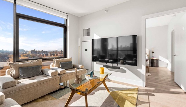 Spacious West Loop Retreat for Business Groups
