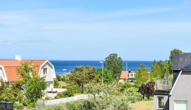 Spend beautiful days in this inviting vacation home near the beach