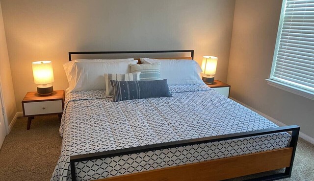 Spring Modern 2 king bed Long term Condo