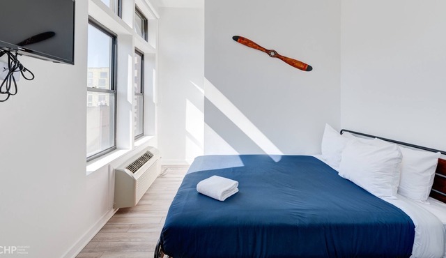 Steps From (Arguably) The Best Pizza Spot In Chicago - Experience The Local Chicago Lifestyle - 747 Lofts Cabin 208 by RedAwning