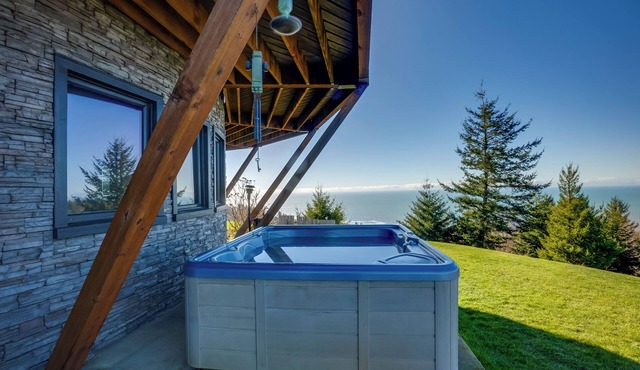 Stunning 360 Ocean Views, Near Redwoods NP!