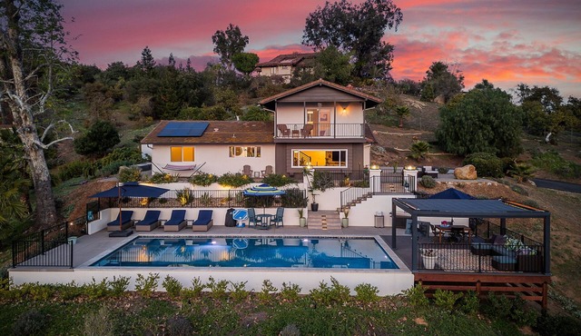 Stunning Fallbrook Retreat with Pool/Spa/PICKLEBALL/Games Room/Fire Pit & More!