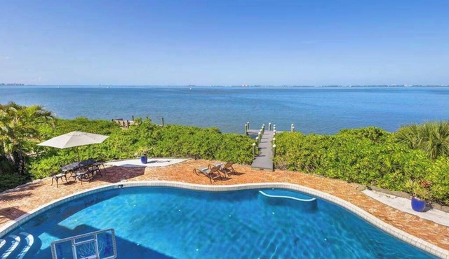 Stunning waterfront retreat w panoramic view, spectacular sunsets & Heated pool