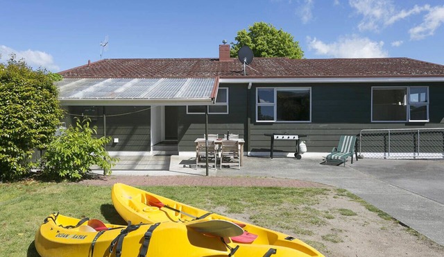 This Bach Has it All - Rainbow Point Holiday Home