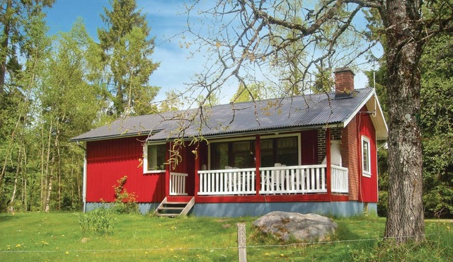 This classic Swedish house is located in a sunny clearing, surrounded by good hiking areas and in th