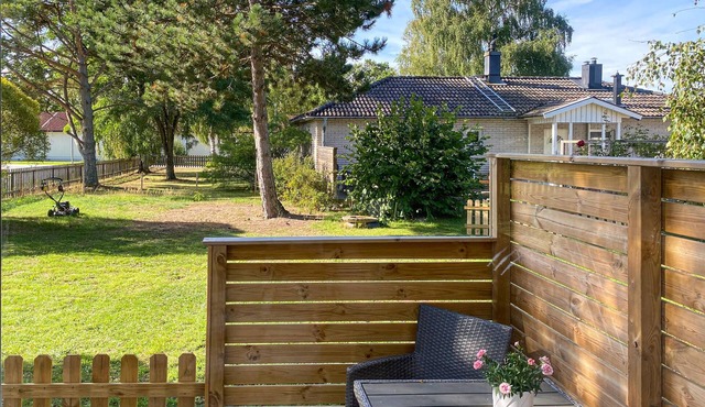 This modern and compact vacation home welcomes you in Gotland's Tofta.
