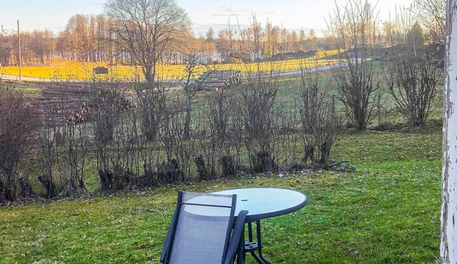 This simple vacation cabin is located not far from Lake Ämmern.