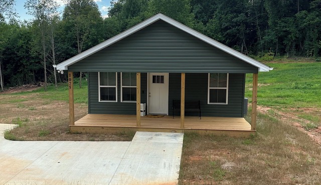 Tiny home in Walhalla,SC-foothills Blue Ridge Mountains: near Clemson