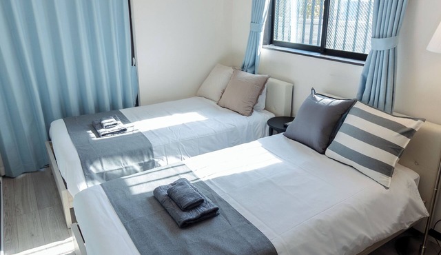Tokyo Skytree 101 Elegance Blue Twin w Bath & WC