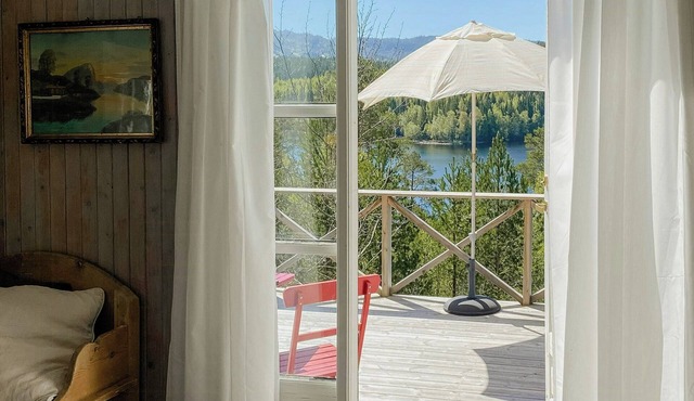 Traditional 60s cabin by Langåsdammen lake