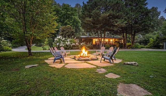 Tuckaseegee Riverfront Cabin. Trout fishing, Tubing, Firepit, Near Sylva