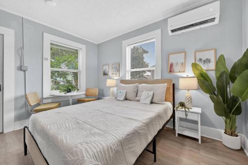 Unit 13 Cute small studio near downtown