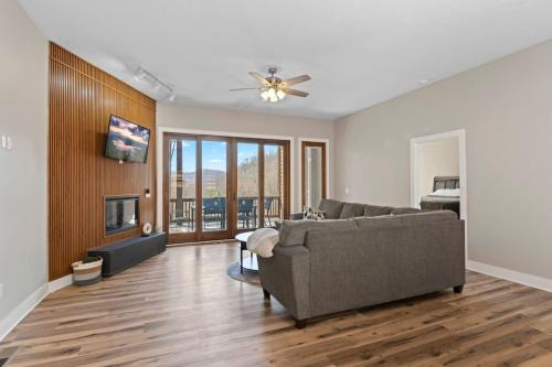 Valley View 4 Units - Peaceful Mountain Escape, Decks, Views, and Privacy