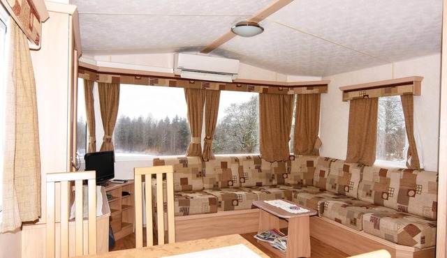 Very lavishly equipped caravan with plenty of space.