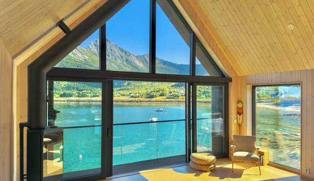 Waterfront house with panoramic views in Nordskot