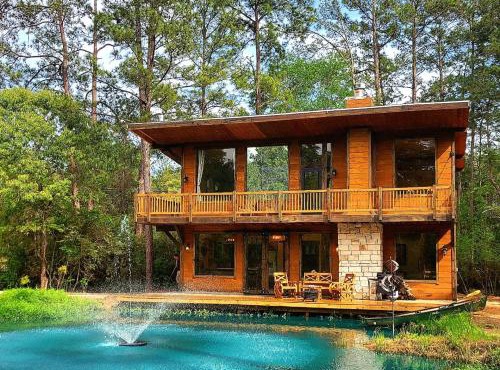 Waterfront Houston Hide out In A Magical Forest