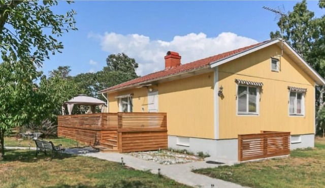 Welcome to this comfortable apartment with proximity to the sea.