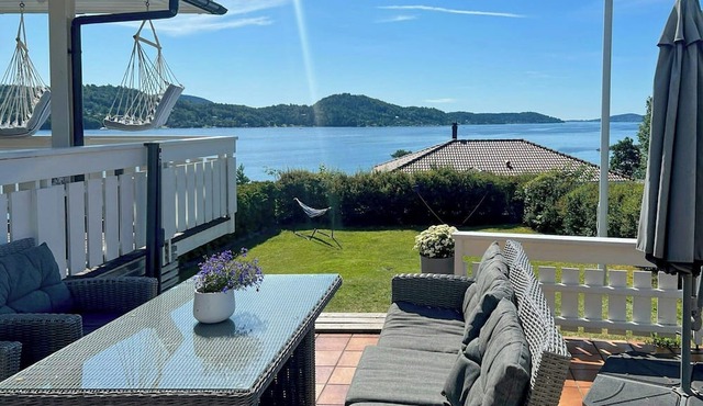 Cottage with private dock by Eidangerfjord