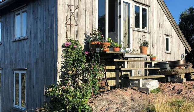 Architect-designed house with pier in Ny Hellesund