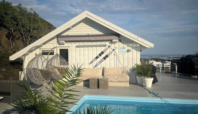 Cabin with fjord view and pool