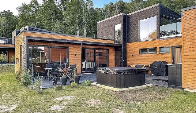 Modern cabin with sea views on Bjørkøya